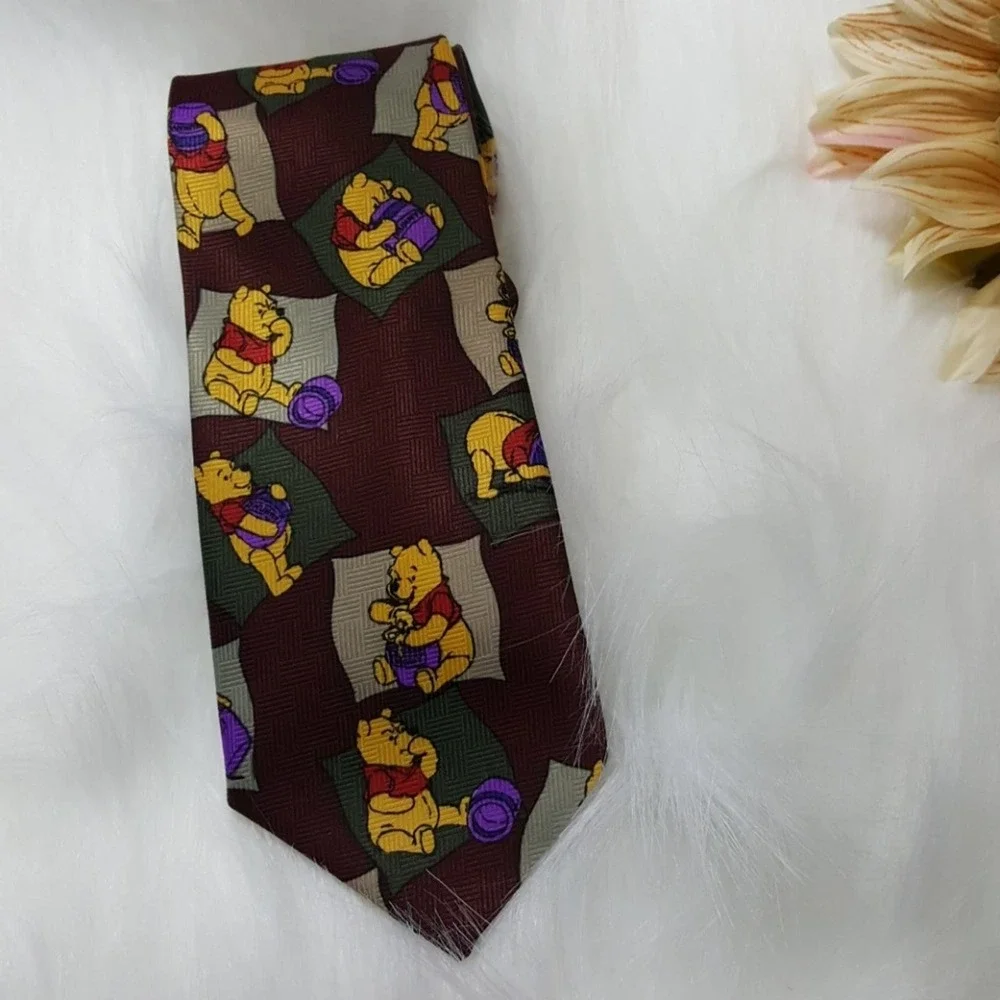 Vintage Disney Winnie the Pooh bear eating a pot of honey vintage necktie